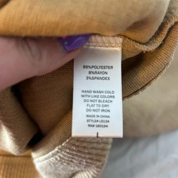 By Together Women's Cropped Turtleneck Sweater Beige Size L - Picture 2 of 5